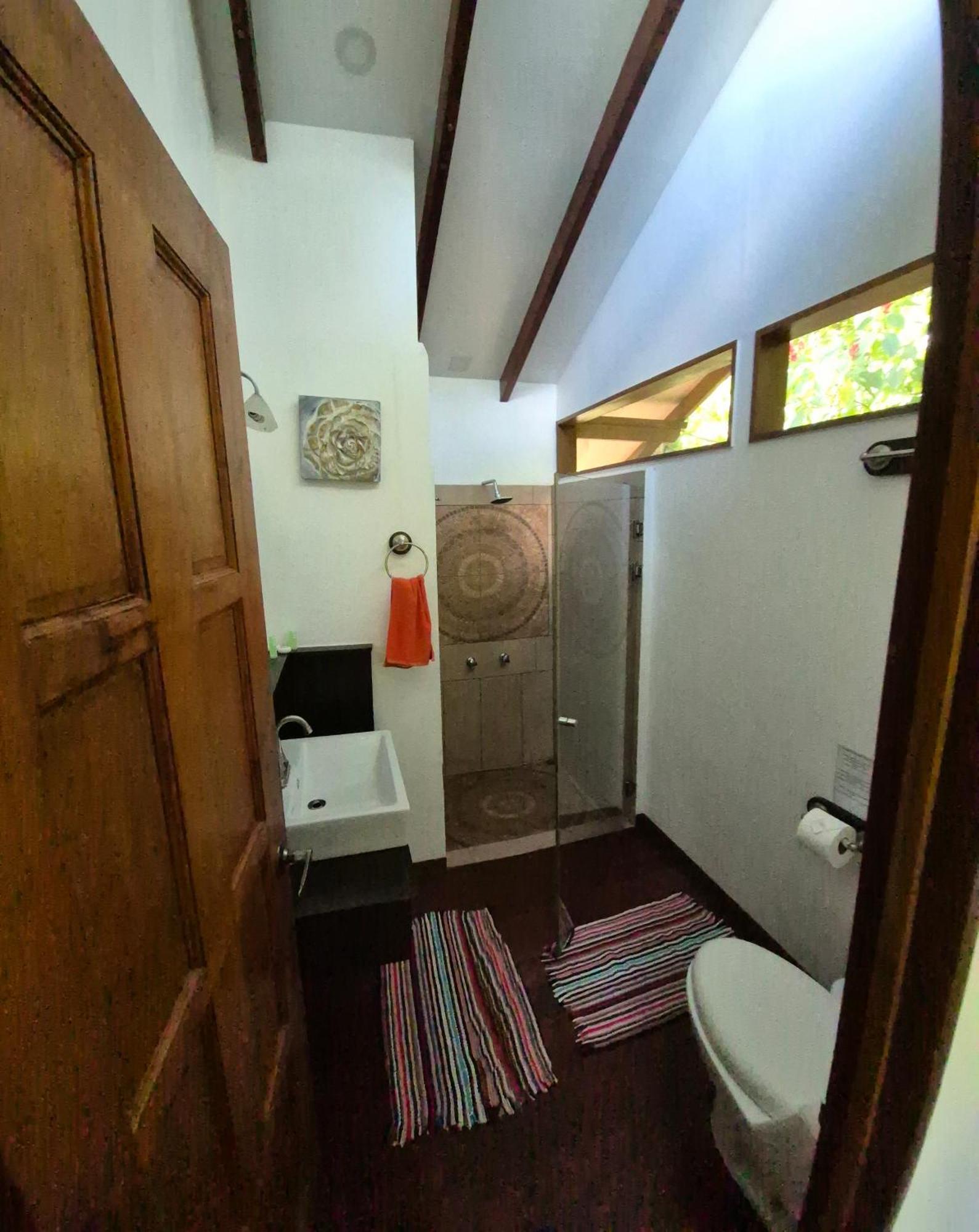 Centro Ananda Bed & Breakfast Guapiles Bagian luar foto