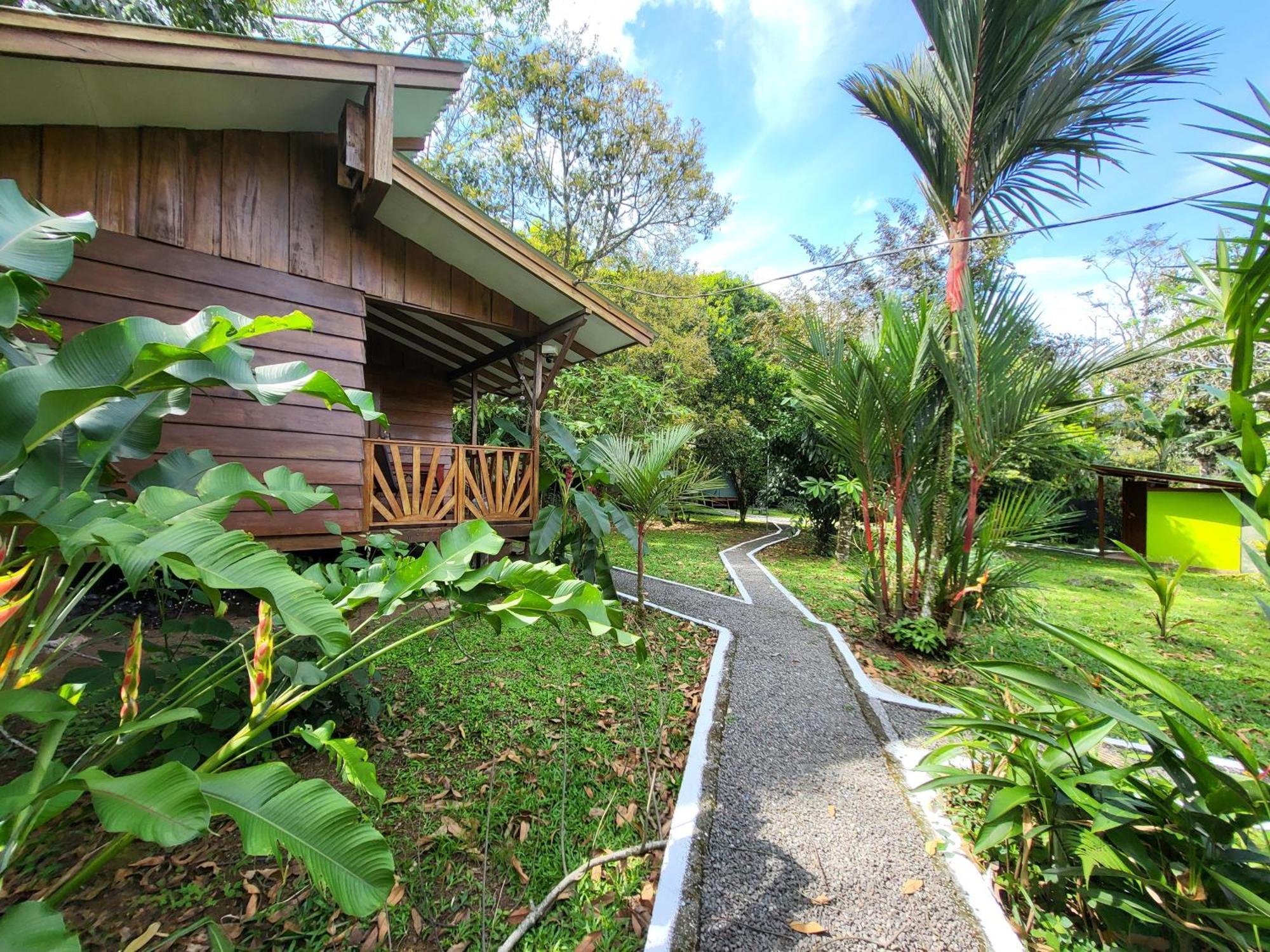Centro Ananda Bed & Breakfast Guapiles Bagian luar foto
