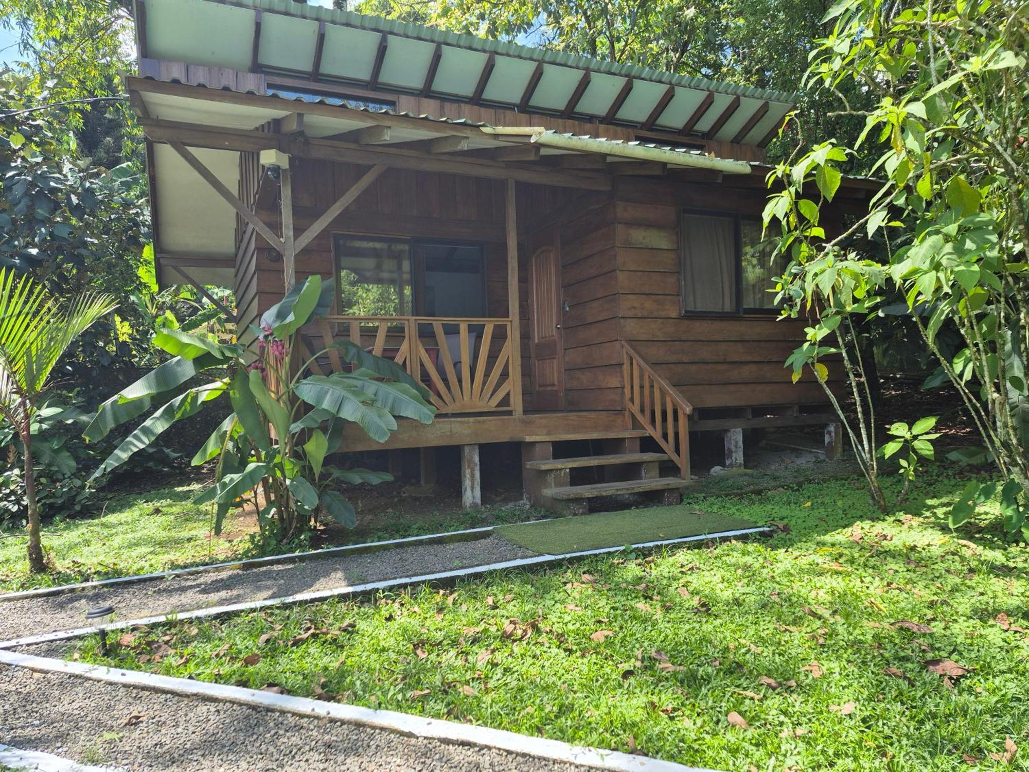 Centro Ananda Bed & Breakfast Guapiles Bagian luar foto